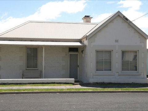 Fensom's Holiday Home - Whitsundays Accommodation 0
