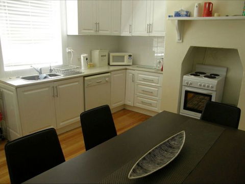 Fensom's Holiday Home - Whitsundays Accommodation 1