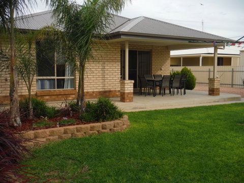 Sandy Shores - Whitsundays Accommodation 0
