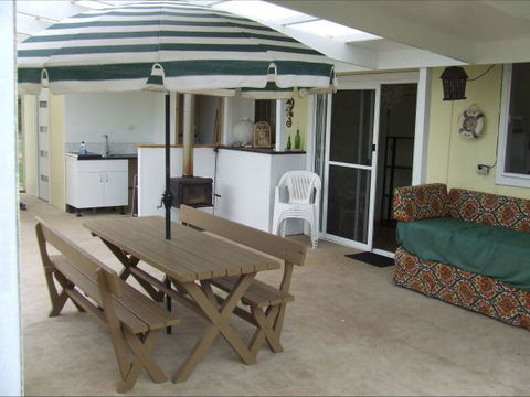 Fensom's Holiday Home - Whitsundays Accommodation 20