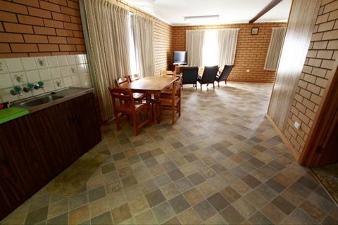 Fensom's Holiday Home - Whitsundays Accommodation 23