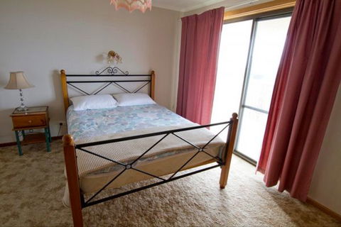 Fensom's Holiday Home - Whitsundays Accommodation 25