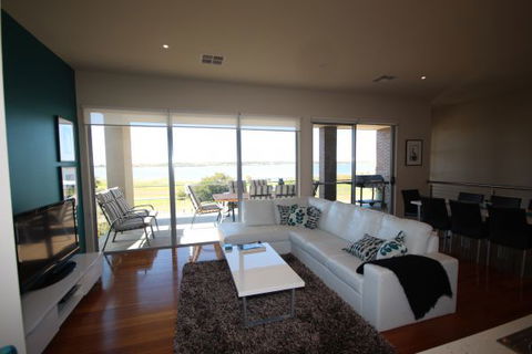 LJ Hooker Goolwa Holiday Rentals - 42 Underwood Avenue, Goolwa Beach - Whitsundays Accommodation 0