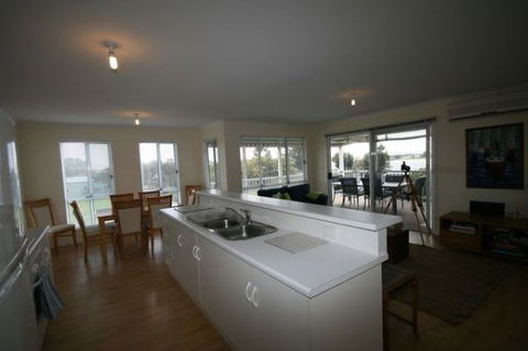 LJ Hooker Goolwa Holiday Rentals - 42 Underwood Avenue, Goolwa Beach - Whitsundays Accommodation 5