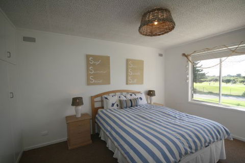 LJ Hooker Goolwa Holiday Rentals - 42 Underwood Avenue, Goolwa Beach - Whitsundays Accommodation 9