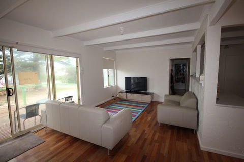 LJ Hooker Goolwa Holiday Rentals - 42 Underwood Avenue, Goolwa Beach - Whitsundays Accommodation 12