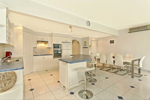 SALT Waterfront Apartment - Whitsundays Accommodation 2