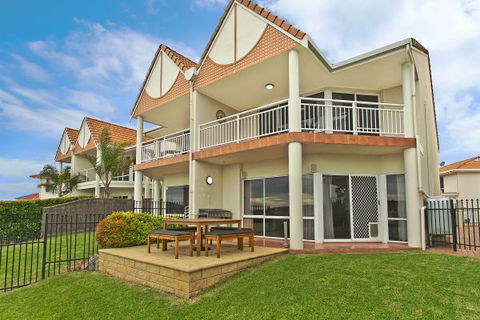 SALT Waterfront Apartment - Whitsundays Accommodation 8