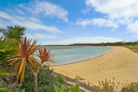 SALT Waterfront Apartment - Whitsundays Accommodation 9