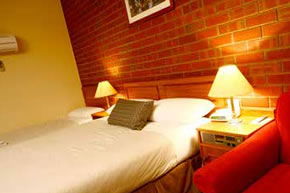 Best Western Burke And Wills Motor Inn - Whitsundays Accommodation 0