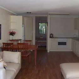 Burleigh Palms Holiday Apartments - Whitsundays Accommodation 1