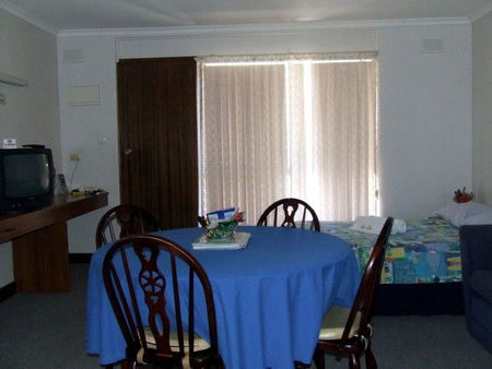 Beachport Motor Inn - Whitsundays Accommodation 1