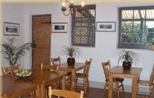 Bonney's Inn - Whitsundays Accommodation 3