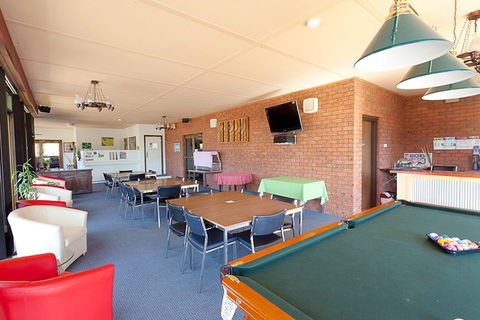 Statesman Motor Inn - Whitsundays Accommodation 3