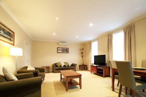 Lake Inn Ballarat - Whitsundays Accommodation 0