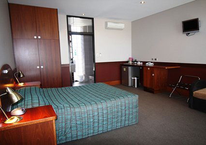 Highlander Hotel Bar Kitchen Rooftop - Whitsundays Accommodation 2