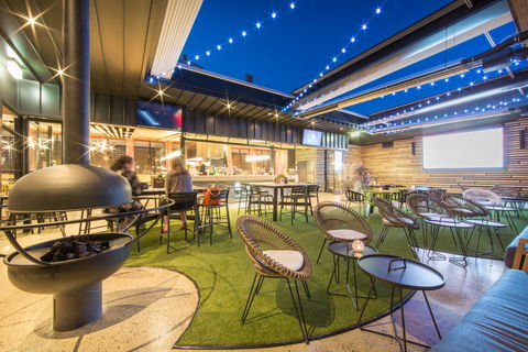 Highlander Hotel Bar Kitchen Rooftop - Whitsundays Accommodation 7