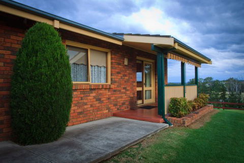 Camden Hillview - Whitsundays Accommodation 0
