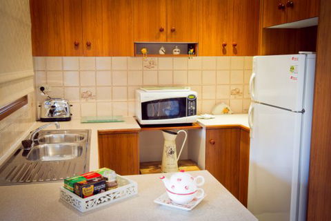 Camden Hillview - Whitsundays Accommodation 1