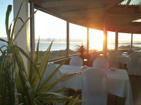 African Reef Resort Hotel - Whitsundays Accommodation 0