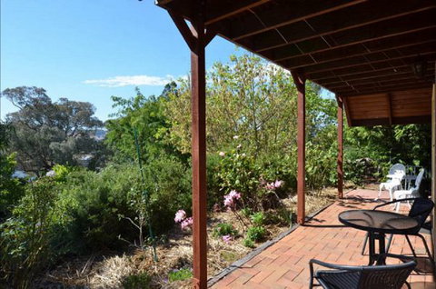 Beechworth Camellia Cottage - Whitsundays Accommodation 1