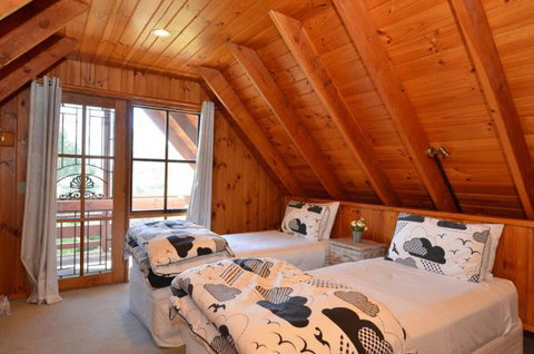 Beechworth Camellia Cottage - Whitsundays Accommodation 6