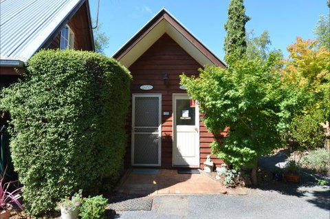 Beechworth Camellia Cottage - Whitsundays Accommodation 8