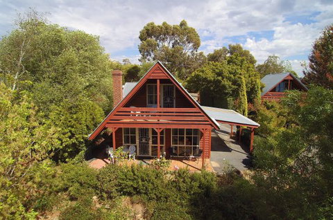 Beechworth Camellia Cottage - Whitsundays Accommodation 9