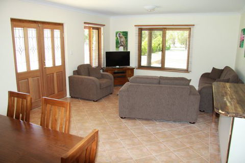 Coranda Lodge B And B - Whitsundays Accommodation 0