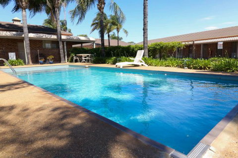 Exies Bagtown Motel - Whitsundays Accommodation 1