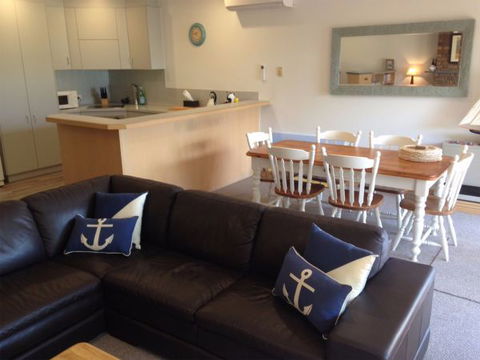 Flinders Beach Retreat Queenscliff - Whitsundays Accommodation 5