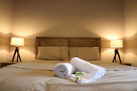 Hampton Halfway Hotel Motel - Whitsundays Accommodation 2