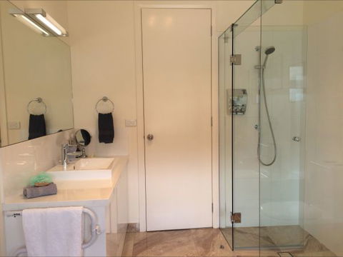 Heathcote Views Bed & Breakfast - Whitsundays Accommodation 3