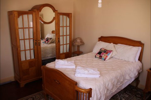 Hotel Corones Charleville - Whitsundays Accommodation 2