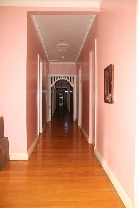 Hotel Corones Charleville - Whitsundays Accommodation 6