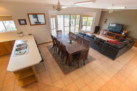 Limestone Ridge - Holiday House - Whitsundays Accommodation 1