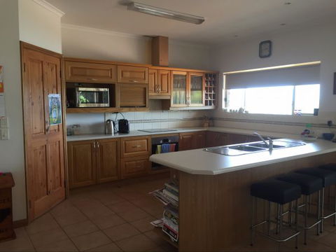 Limestone Ridge - Holiday House - Whitsundays Accommodation 2