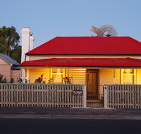 Shurdingtons Cottage - Whitsundays Accommodation