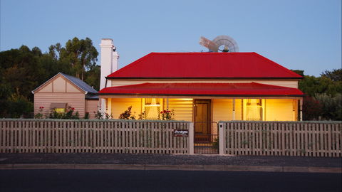 Shurdingtons Cottage - Whitsundays Accommodation 0