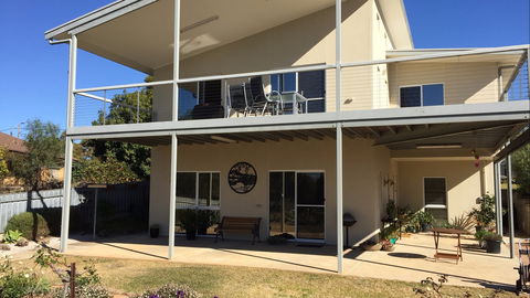 Lyreen's Apartment Bed And Breakfast - Whitsundays Accommodation 0