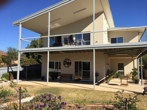 Lyreen's Apartment Bed And Breakfast - Whitsundays Accommodation 1