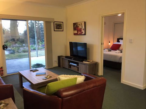 Lyreen's Apartment Bed And Breakfast - Whitsundays Accommodation 6