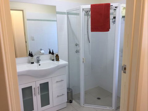 Lyreen's Apartment Bed And Breakfast - Whitsundays Accommodation 8