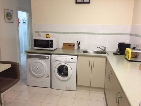 Lyreen's Apartment Bed And Breakfast - Whitsundays Accommodation 10