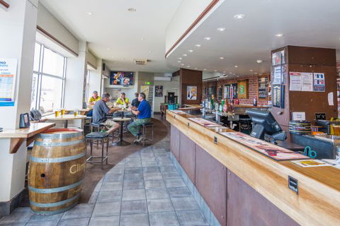 Merimbula Hotel - Whitsundays Accommodation 0