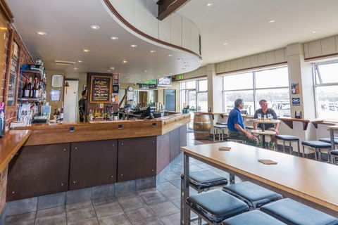 Merimbula Hotel - Whitsundays Accommodation 1