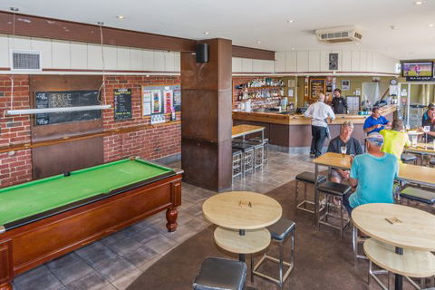 Merimbula Hotel - Whitsundays Accommodation 2