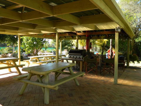 Melaleuca Grove Holiday Units & Motor Inn - Whitsundays Accommodation 4