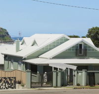 Merewether Beach House B and B - Whitsundays Accommodation