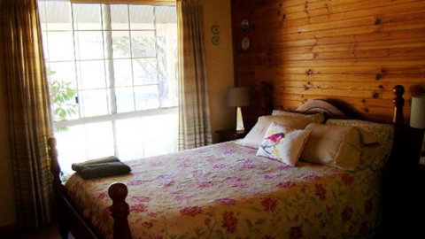 Peppertree Cottage - Whitsundays Accommodation 2